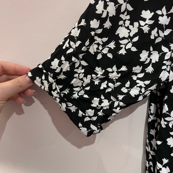 Flattering lightweight crepe wrap dress floral print - Picture 4 of 6